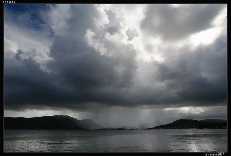 норвегия, фьорды, горы Дождь над фьордом, Норвегияphoto preview