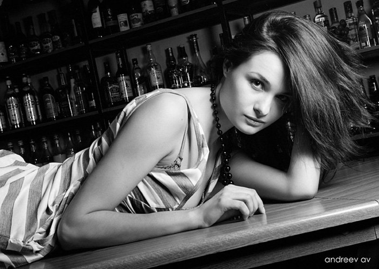 ***. Автор: Андреев Андрей бар, стойка, девушка, черно-белое, гламур, Андреев Андрей