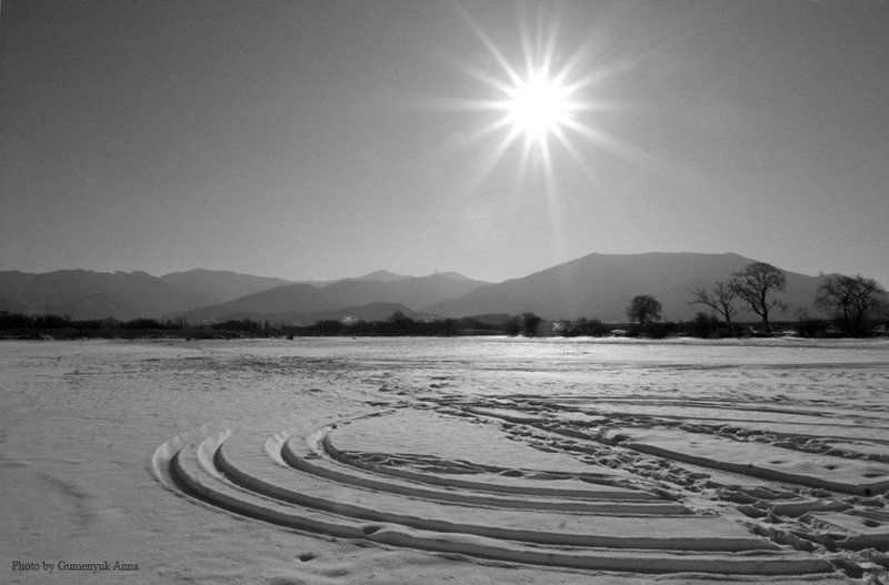 река,зима,круги,лед,дальний восток,солнечный день круги на замерзшей водеphoto preview