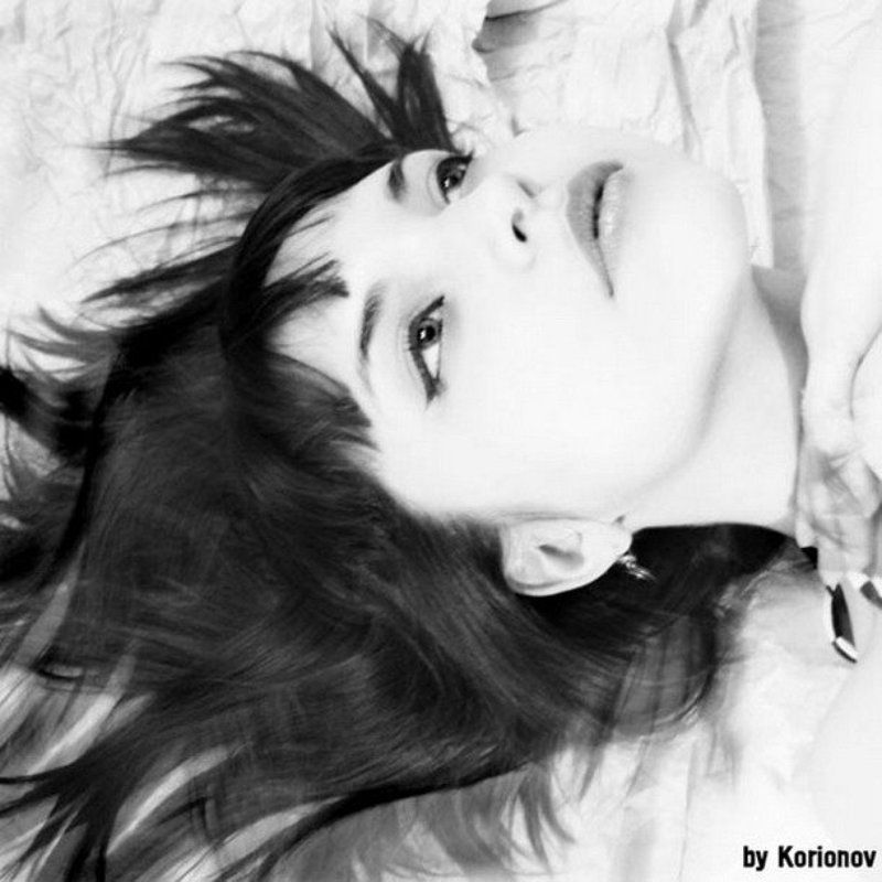 девушка Запутанные взглядыphoto preview