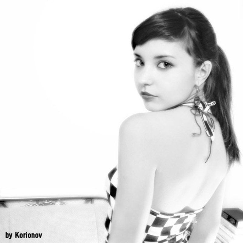 девушка Обернисьphoto preview