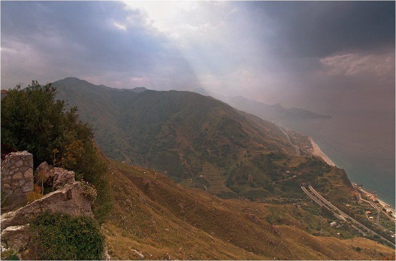 сицилия, италия, горы, море, небо The Hole In The Worldphoto preview