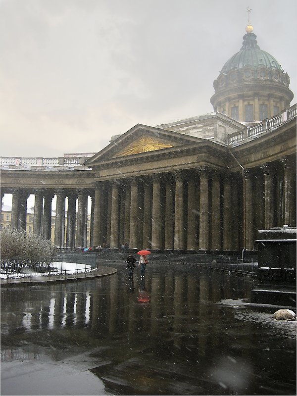питер, весна 2007, казанский собор, дождь со снегом, красный зонтик photo preview
