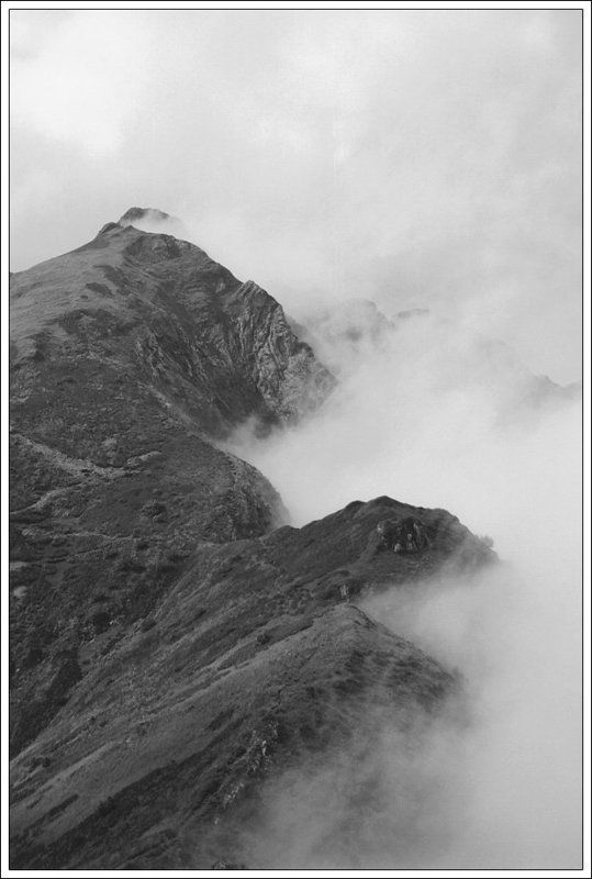 горы, облака Перевалphoto preview