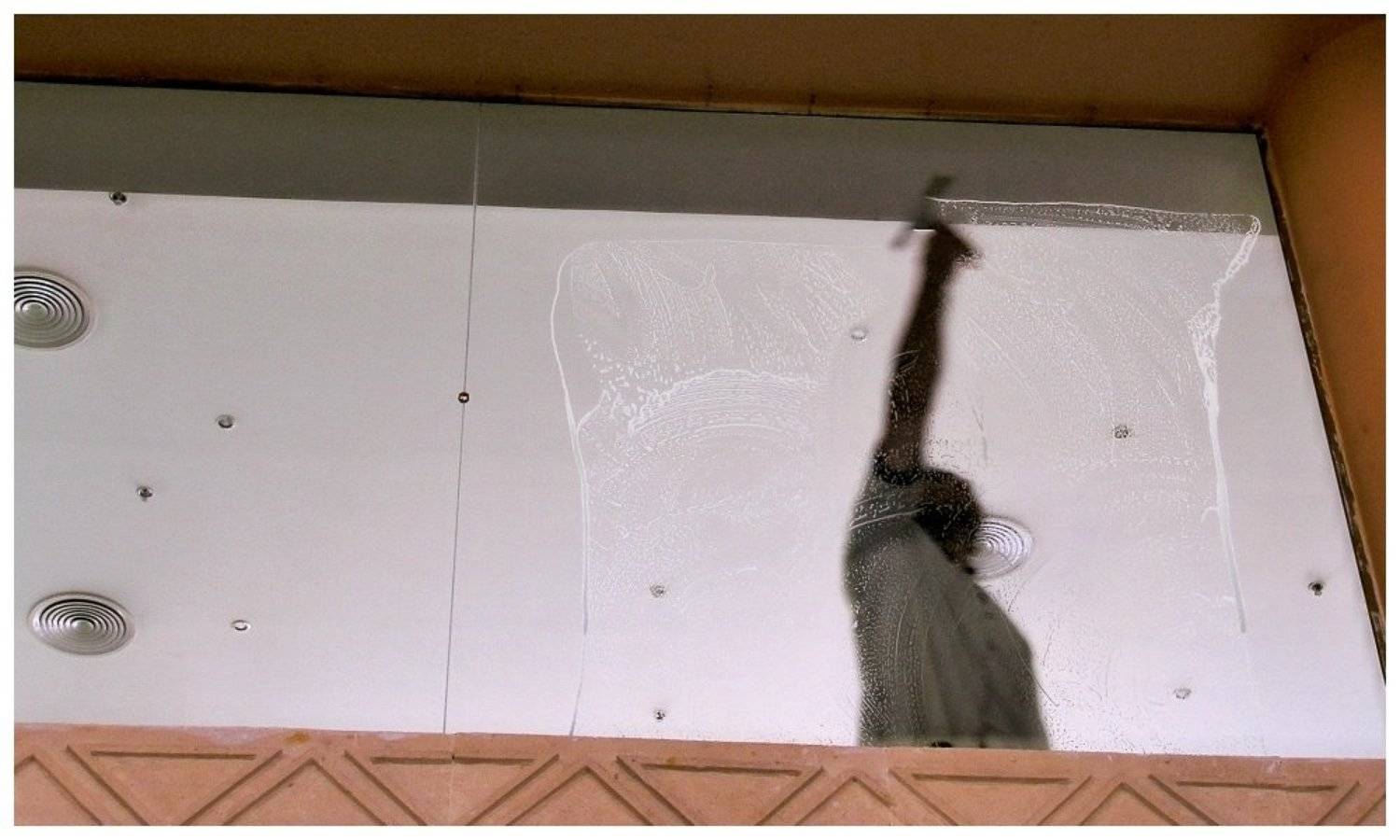 Утро нового дня. Автор: tynez окно, человек, уборка, tynez