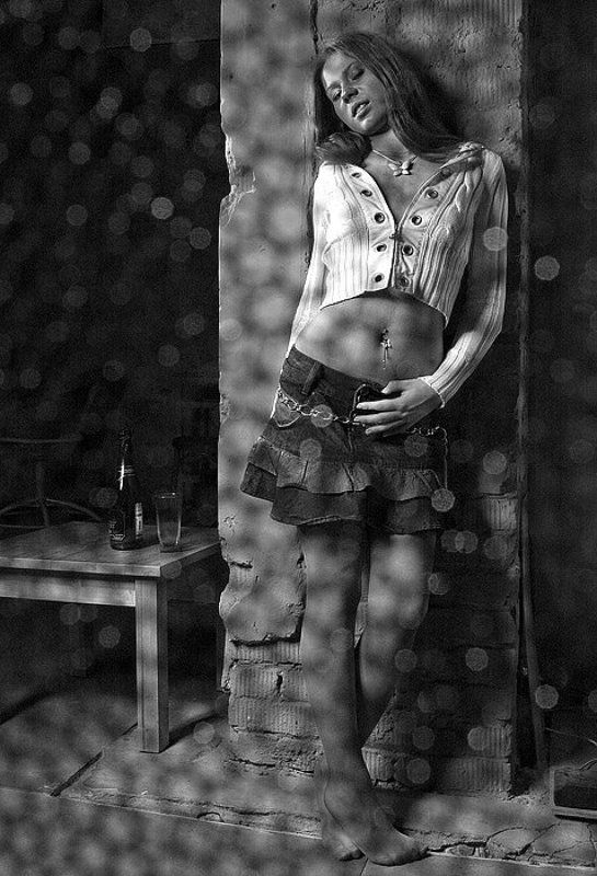 девушка вино подвал сетка Ожидание (из подсмотренного)photo preview