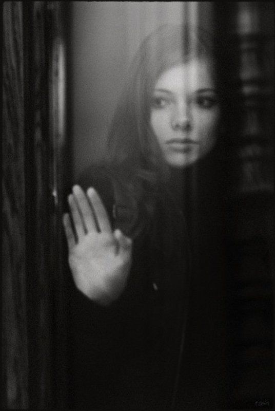 ales, portrait, bw behindphoto preview