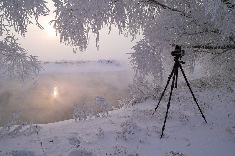 Зима – это время, когда ты ждешь лета, но в то же время безумно радуешься снегопаду, и тихонько напеваешь песню из рекламы кока-колы.photo preview
