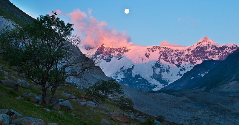 Безенгийская стенаphoto preview