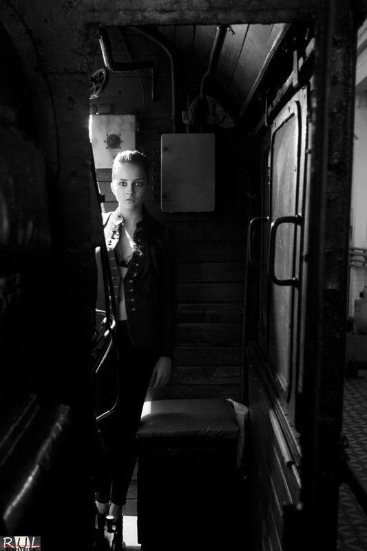 портрет, жанр, девушка, модель, в, паровозе, катя в паровозphoto preview