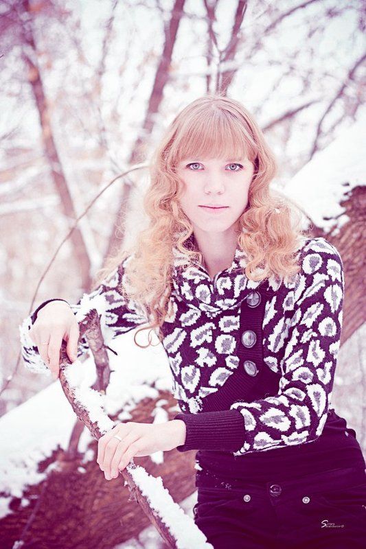 портрет, 2011, зима Зимняя девушкаphoto preview