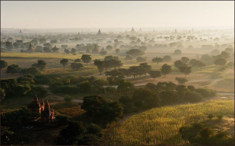 бирма Оплот буддизма в Бирме - старый Баган.photo preview