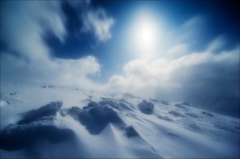 В лунном сиянииphoto preview