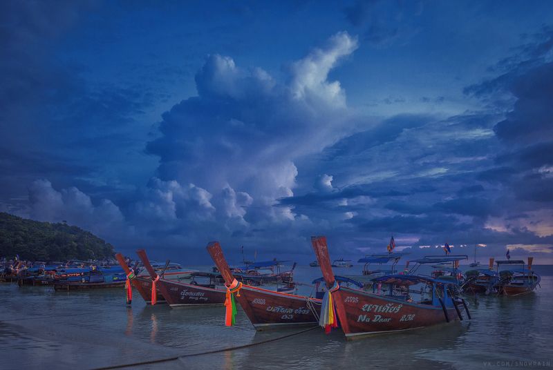 пейзаж, природа, облака, путешествия, travel, wildlife, nature, sky, clouds, landscape, море, океан, sea, ocean, thai, таиланд Поздний закат. Причалили лодкиphoto preview