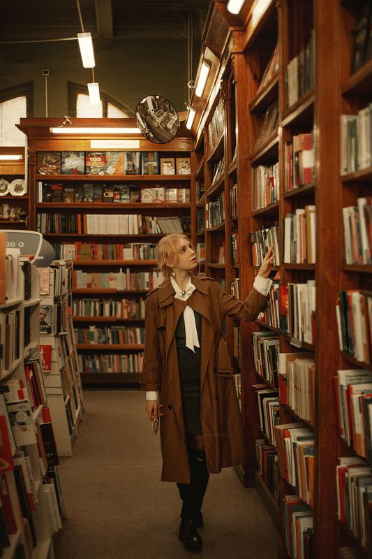 саратов, aroundarknessphoto, beautiful, beautifulgirl, read, portrait, portraitgir Редкое изданиеphoto preview