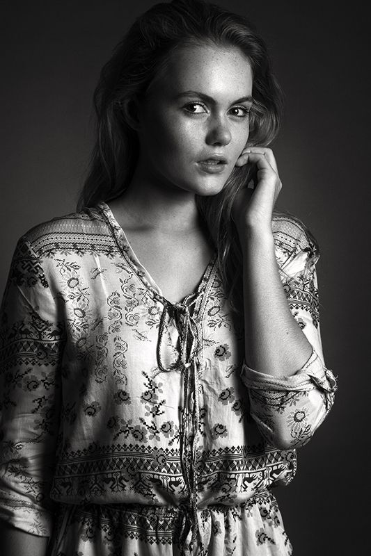 simone zeffiro fineart portrait black and white model girl shannon fashion Shannonphoto preview