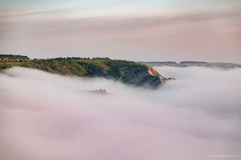 Меловые скалы в облакахphoto preview