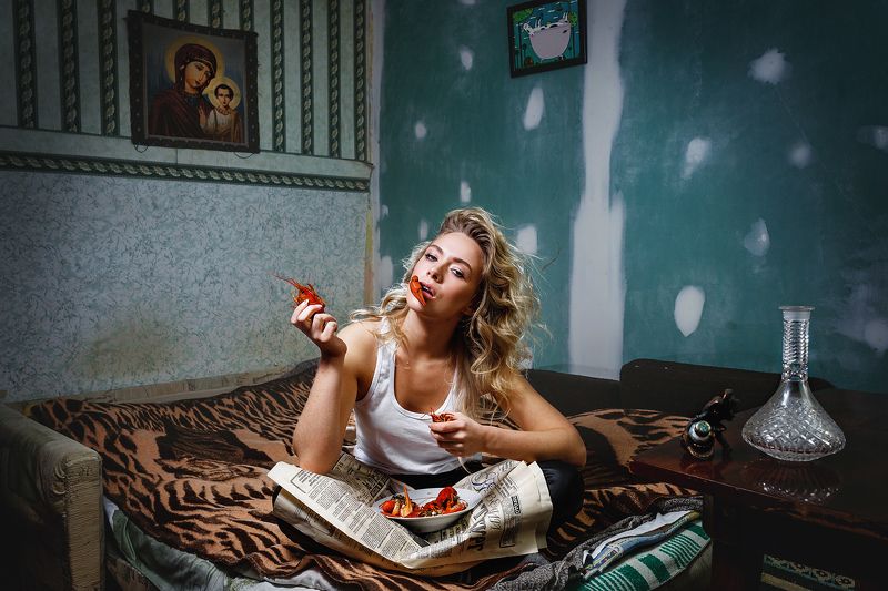 портрет, девушка, модель, картина, сюрреализм, раки, роскошь, нищета, трэш, model, интерьер, powerty, luxury In and outsidephoto preview