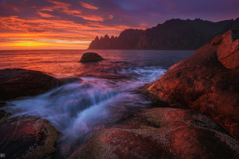 норвегия, norway, сенья, senja, остров, скалы, tungeneset, закат, тучи, море, камни, волны Внезапно краской озаряясьphoto preview