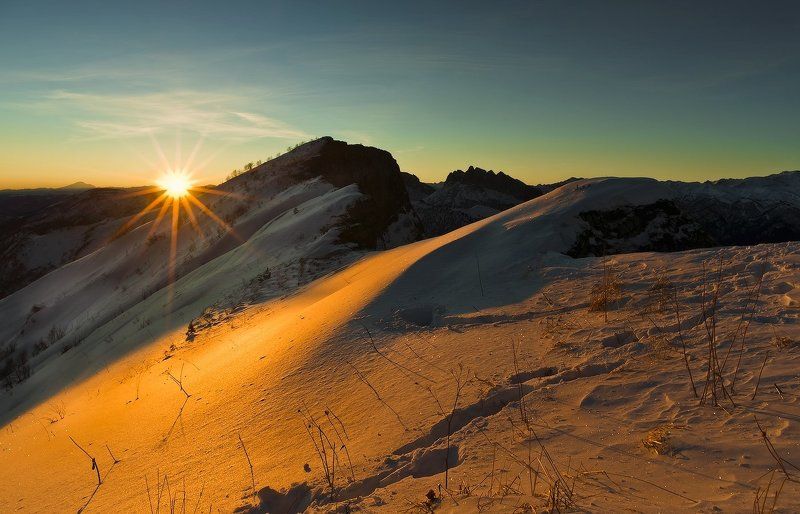 горы, кавказ, рассвет, тхач, зима январь 2012год вершина ПЕРВЫЕ  ЛУЧИ  РАССВЕТА  ИЛИ СЕГОДНЯ БУДЕТ КЛАССНЫЙ ДЕНЬphoto preview