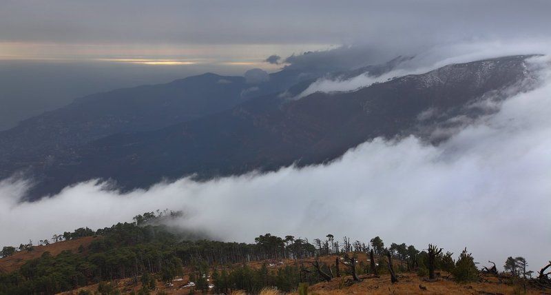 крым, ялта В облакахphoto preview