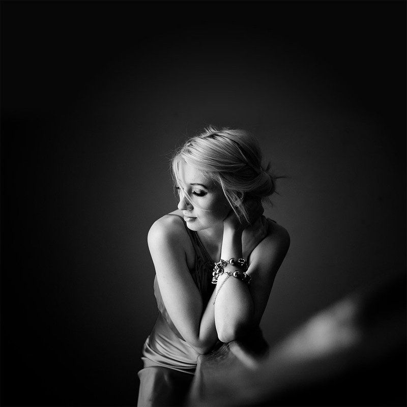 девушка, платье, город, дом ***photo preview