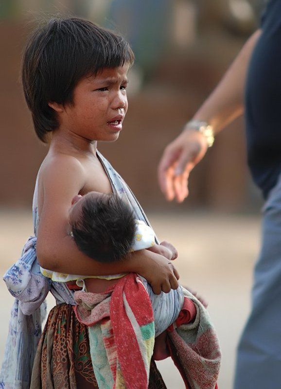 беременные мужчины, золотые браслеты Классовые различияphoto preview