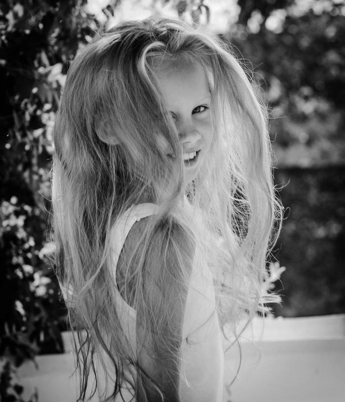 девочка, черно-белое, блондинка, гимнастка Дарияphoto preview