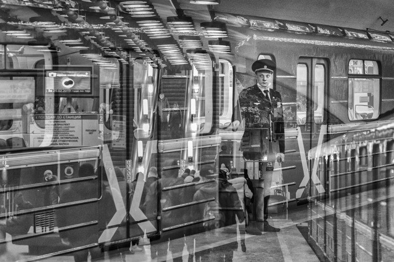 Суета подземкиphoto preview