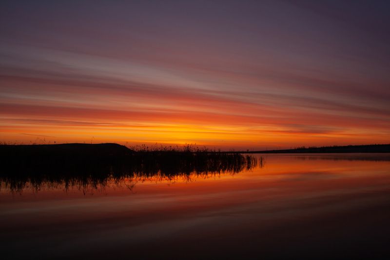 Природа, пейзаж, озеро, рассвет, рассвет на озере, вода, отражение, отражение в воде, камыш, небо Рассвет на озереphoto preview