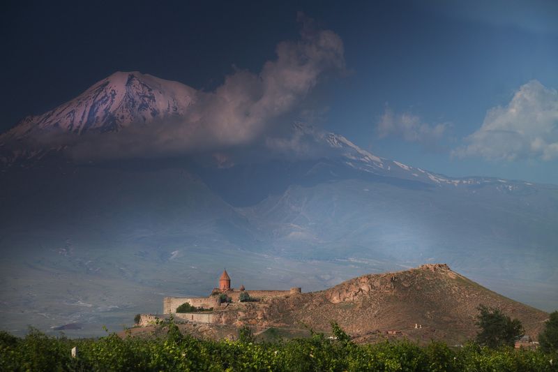 Монастырь Хор Вирап на фоне Большого Араратаphoto preview