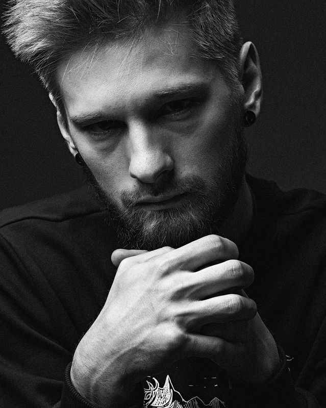 мужской портрет, черно-белое, чб, грусть, черное Мужской портрет в черно-беломphoto preview