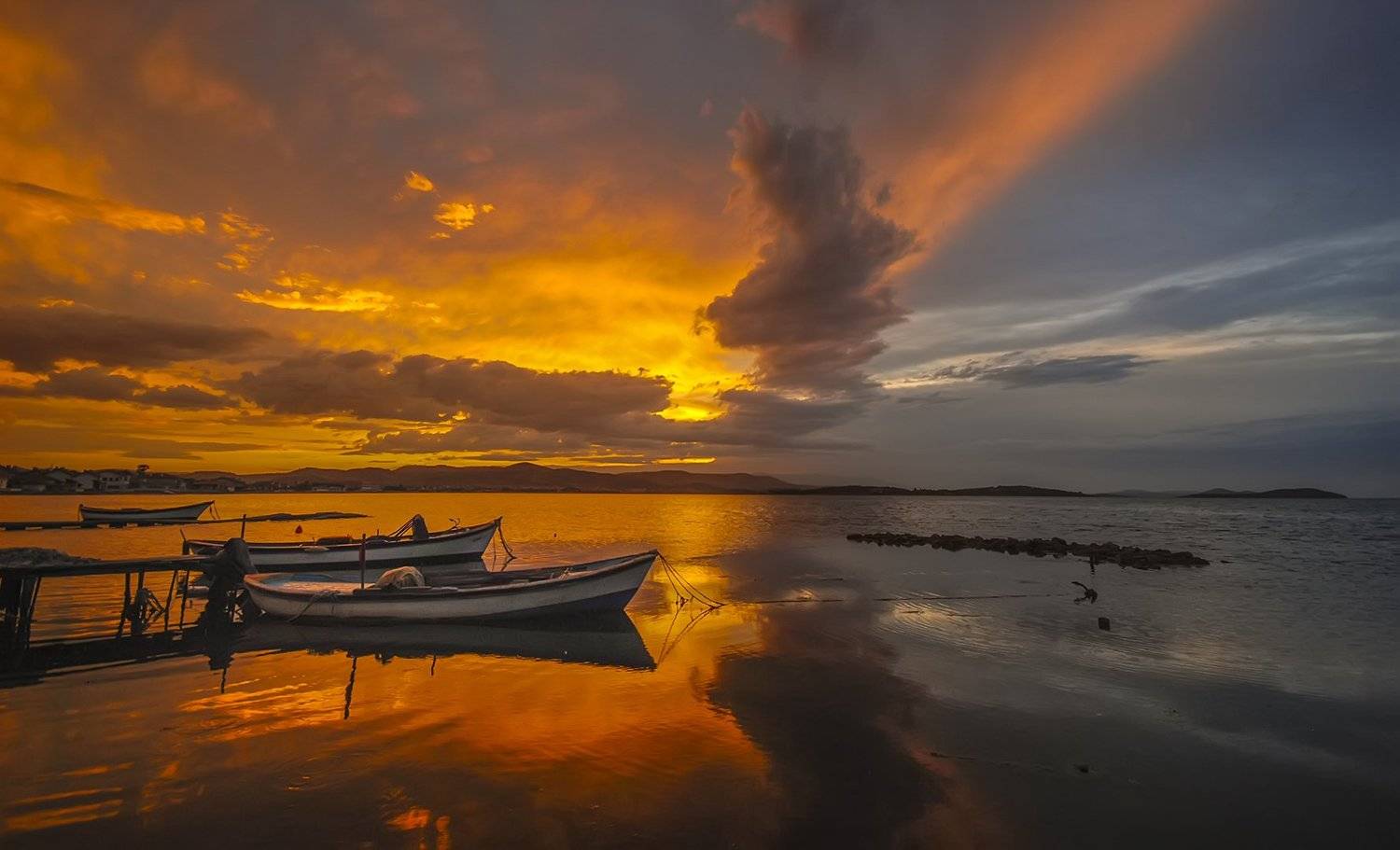 magic clouds. Автор: mehmet enver karanfil clouds,boats,sea,sun,sunrise,sunset,light,, mehmet enver karanfil