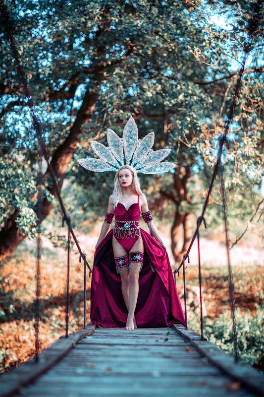 Она и лесphoto preview