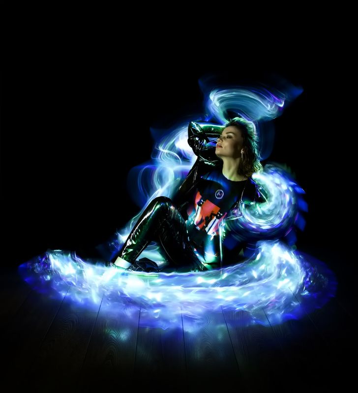lightpainting, lightart, longexposure, nightphotography, light, night, portrait Dreamy girl.photo preview