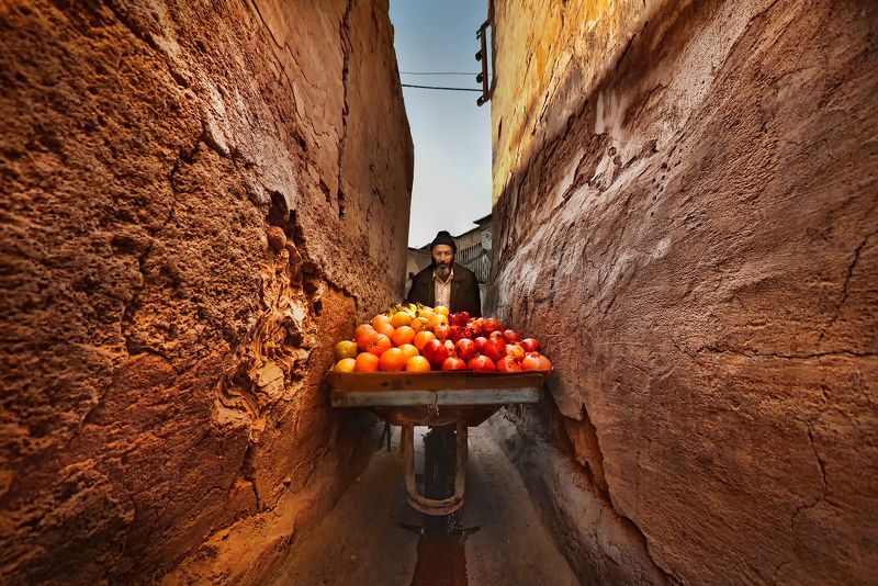 #street #alley #rezamoeinpour  #man  #color #fruit  #shiraz  #iran #job Alleyphoto preview