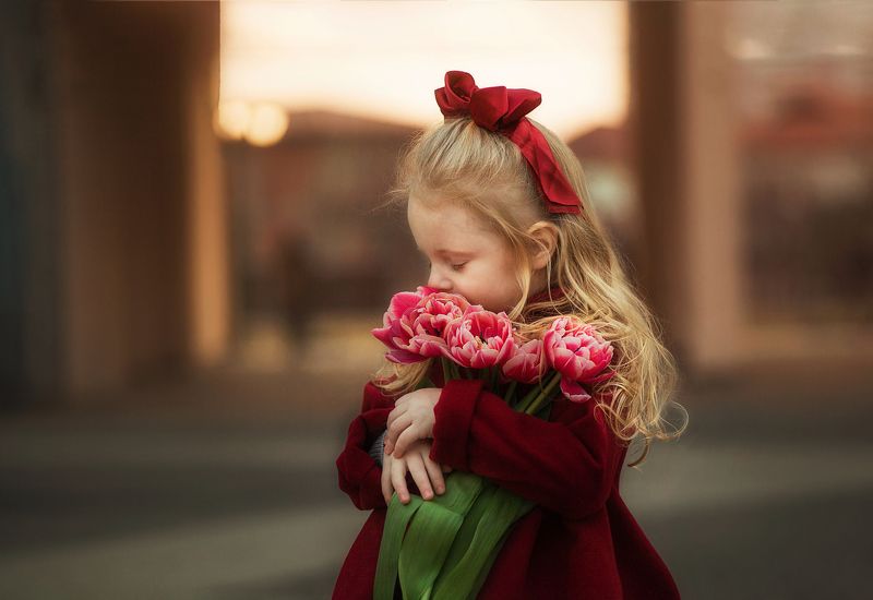 тюльпаны, девочка, городской портрет, март photo preview