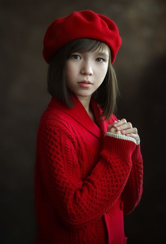 дети, портрет, взгляд, настроение,эмоции, утро, студия, красное, девочка,у окна photo preview