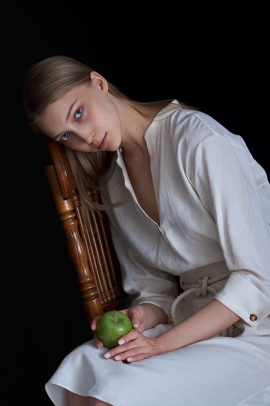 девушка, глаза, портрет, естественный свет, студия, portrait, girl, eyes, studio, sigma, sony, яблоки, apples photo preview