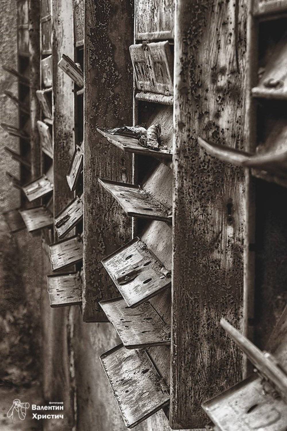 Они все ждут, а им не пишут.... Автор: Валентин Христич почтовые, ящики, Валентин Христич