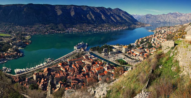 черногория, котор, зима, montenegro Пролетая над Которомphoto preview