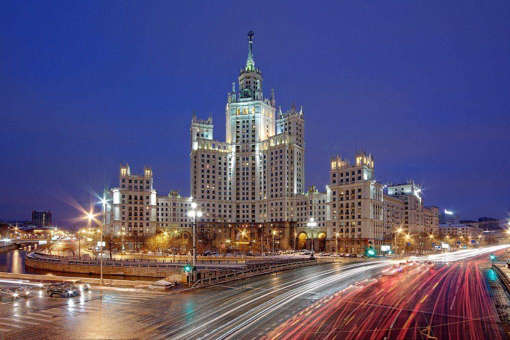 Дом на Котельнической. Автор: Соболев Игорь вечер, город, дом на котельнической, москва, Соболев Игорь