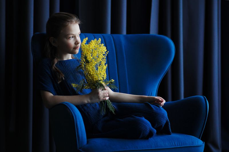 девочка, фотография, мимоза, фото, весна, синий, желтый Контрастыphoto preview