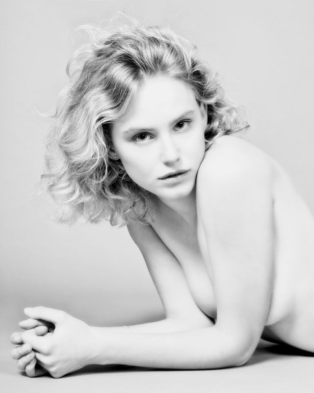 simone zeffiro fineart portrait black and white model girl olivia fashion nude sexy woman Oliviaphoto preview