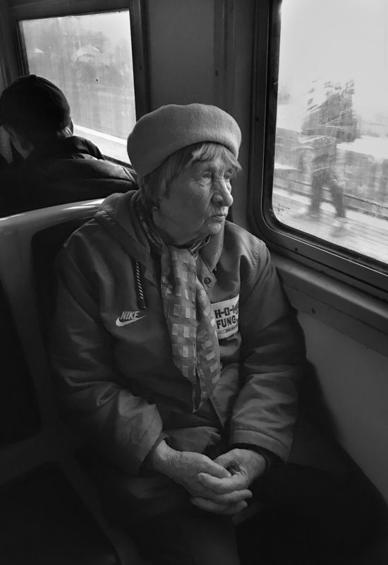 женщина,жанр,электричка,портрет ***photo preview