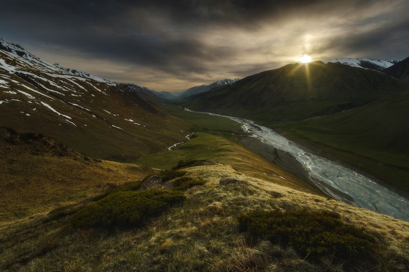 киргизия, кыргызстан, средняя азия, горы, каньон, скалы, пейзаж, весна, ущелье, река, закат Просторы Тянь-Шаняphoto preview