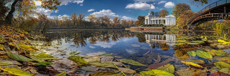панорама, пейзаж, отражения, облака, небо, тучи, архитектура, река, осень, Осень у лодочной станции фото превью