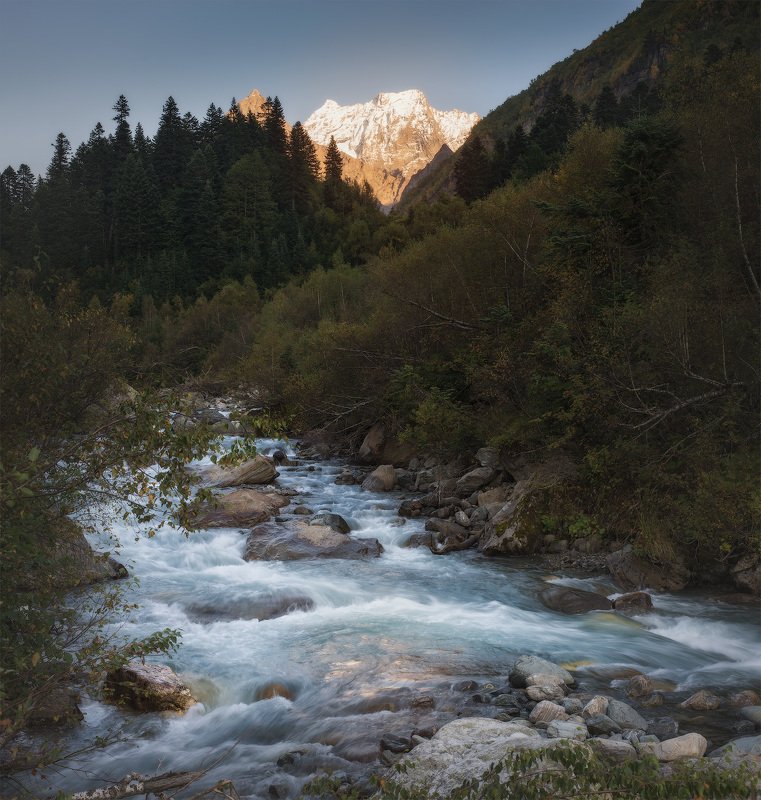 закат, домбай Последние лучи солнца в ущелье Домбай-Ульгенphoto preview