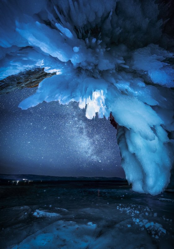 байкал, природа, лед, закат, солнце, путешествие, зима, снег, сосульки, пещера, млечный путь, звездное небо, ночь Падение звездphoto preview