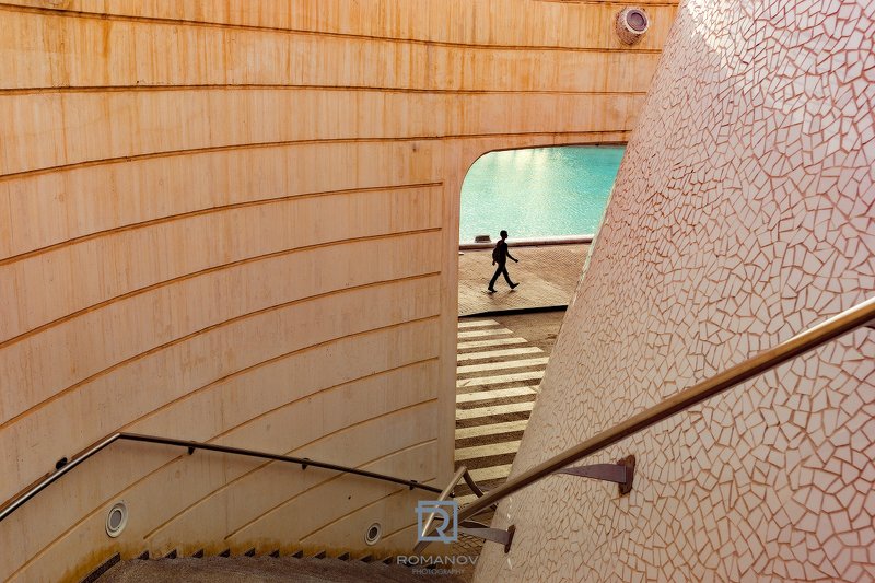 улица, архитектура, Лестница, На открытом воздухе, Экстерьер здания, Вода, Стена, Цикл, Город, Шаги, Современные, Построен, Лето, Туризм, Сьюдад, Артес, Сиенсиас, Валенсия, Испания, Город искусств и наук Juanito Walker - Как я провел лето?photo preview